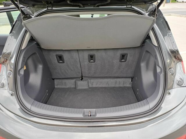 Серый Шевроле Другая, объемом двигателя 0 л и пробегом 110 тыс. км за 14400 $, фото 8 на Automoto.ua