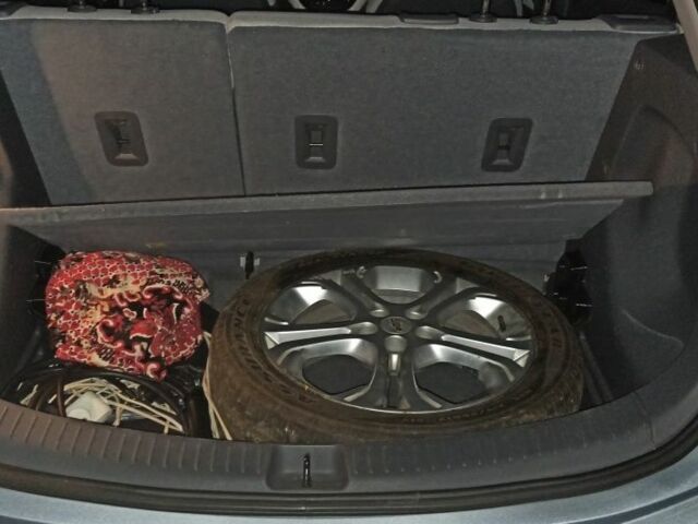 Серый Шевроле Другая, объемом двигателя 0 л и пробегом 114 тыс. км за 15000 $, фото 13 на Automoto.ua