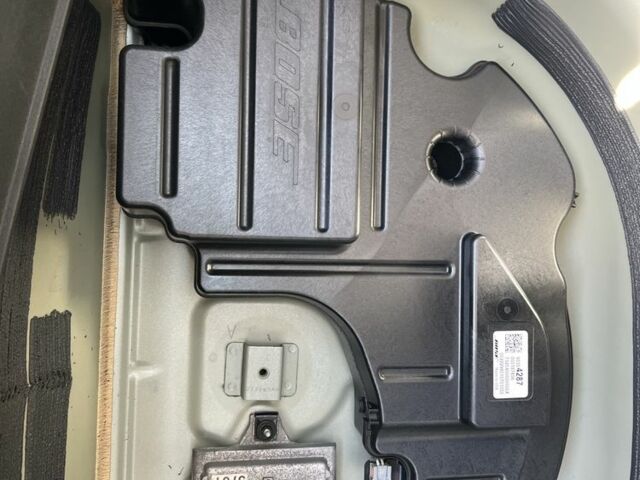 Серый Шевроле Другая, объемом двигателя 0 л и пробегом 24 тыс. км за 19499 $, фото 17 на Automoto.ua