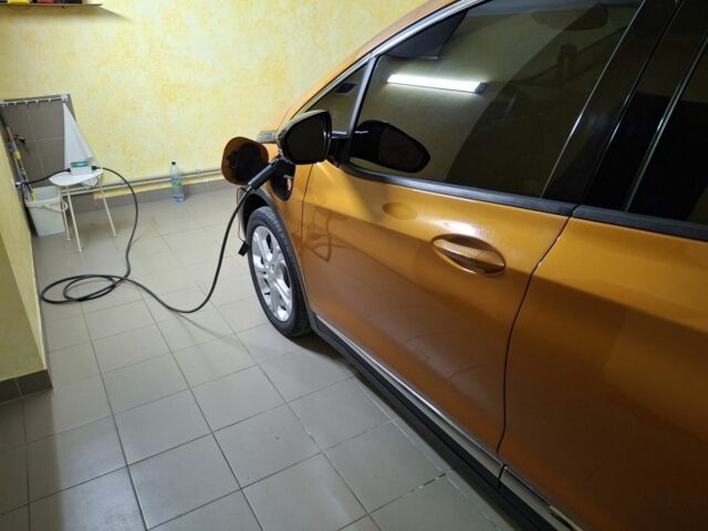 Помаранчевий Шевроле Інша, об'ємом двигуна 0 л та пробігом 77 тис. км за 13950 $, фото 5 на Automoto.ua