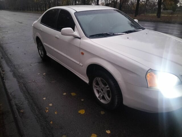 Шевроле Эпика 2004 в Сумах на Automoto.ua Белый Шевроле Эпика, объемом двигателя 2 л и пробегом 210 тыс. км за 3500 $, фото 2 на Automoto.ua