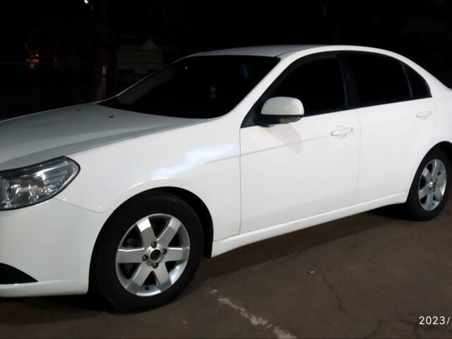 Белый Шевроле Эпика, объемом двигателя 2 л и пробегом 160 тыс. км за 4400 $, фото 4 на Automoto.ua