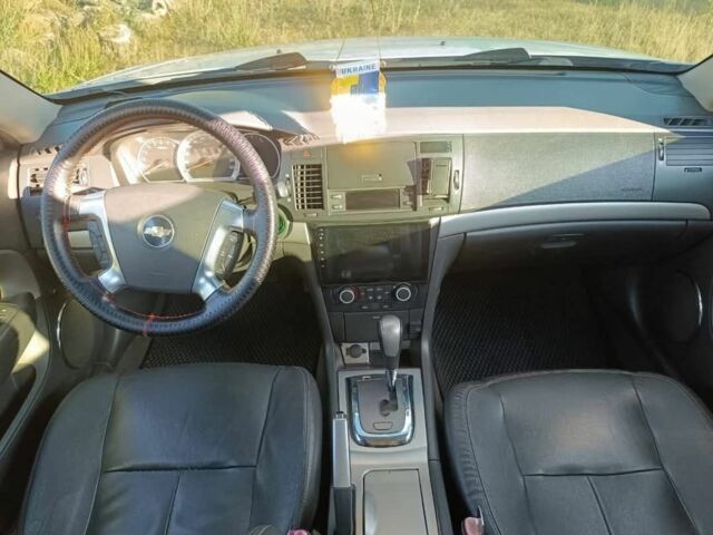 Белый Шевроле Эпика, объемом двигателя 2.5 л и пробегом 230 тыс. км за 5800 $, фото 2 на Automoto.ua