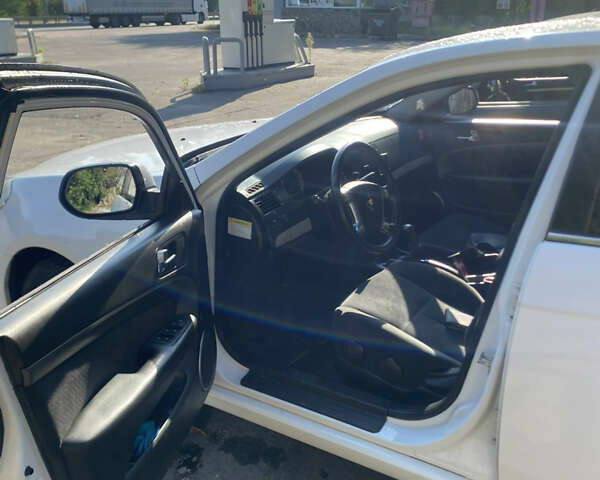 Белый Шевроле Эпика, объемом двигателя 2 л и пробегом 99 тыс. км за 6400 $, фото 7 на Automoto.ua