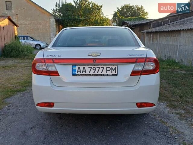 Белый Шевроле Эпика, объемом двигателя 2.5 л и пробегом 210 тыс. км за 6000 $, фото 4 на Automoto.ua