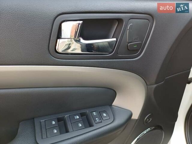 Белый Шевроле Эпика, объемом двигателя 2.5 л и пробегом 210 тыс. км за 6000 $, фото 10 на Automoto.ua