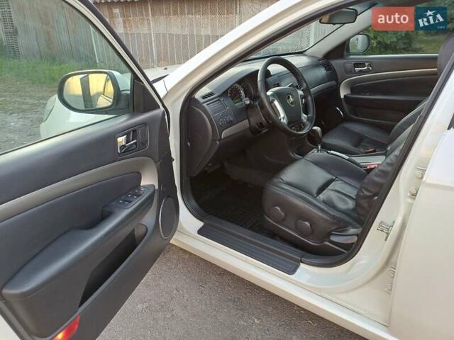 Белый Шевроле Эпика, объемом двигателя 2.5 л и пробегом 210 тыс. км за 6000 $, фото 8 на Automoto.ua