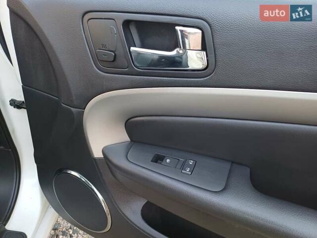 Белый Шевроле Эпика, объемом двигателя 2.5 л и пробегом 210 тыс. км за 6000 $, фото 15 на Automoto.ua