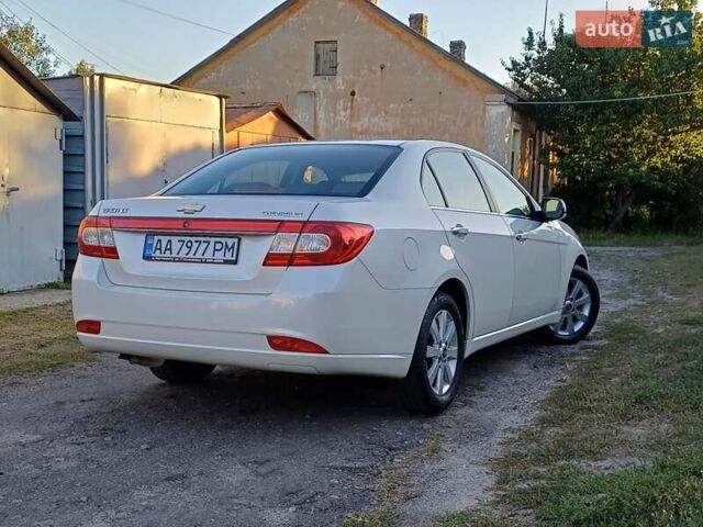 Белый Шевроле Эпика, объемом двигателя 2.5 л и пробегом 210 тыс. км за 6000 $, фото 5 на Automoto.ua