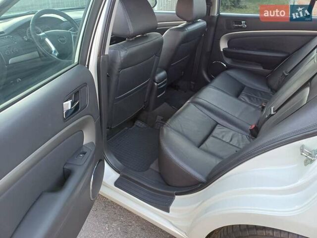 Белый Шевроле Эпика, объемом двигателя 2.5 л и пробегом 210 тыс. км за 6000 $, фото 11 на Automoto.ua