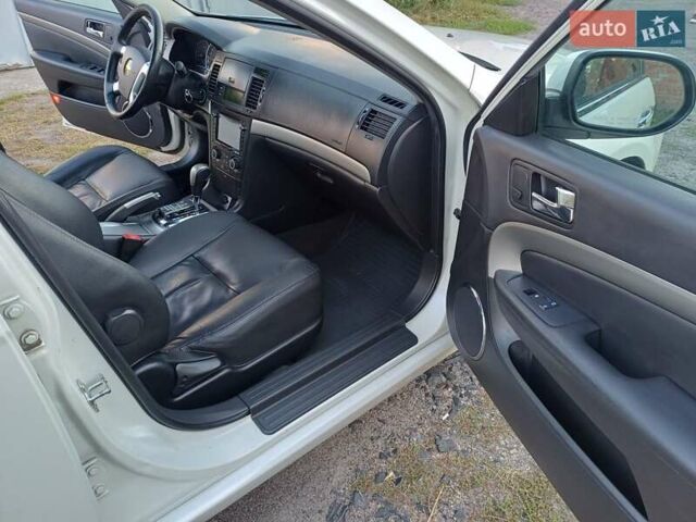 Белый Шевроле Эпика, объемом двигателя 2.5 л и пробегом 210 тыс. км за 6000 $, фото 13 на Automoto.ua