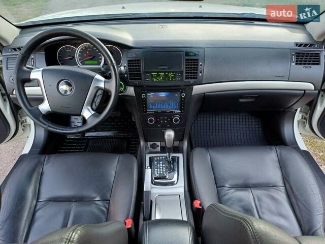 Белый Шевроле Эпика, объемом двигателя 2.5 л и пробегом 210 тыс. км за 6000 $, фото 19 на Automoto.ua