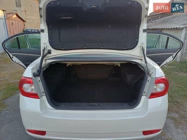 Белый Шевроле Эпика, объемом двигателя 2.5 л и пробегом 210 тыс. км за 6000 $, фото 21 на Automoto.ua