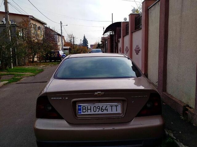 Бежевий Шевроле Епіка, об'ємом двигуна 2 л та пробігом 250 тис. км за 3500 $, фото 1 на Automoto.ua