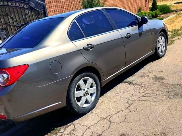 Бежевий Шевроле Епіка, об'ємом двигуна 2 л та пробігом 155 тис. км за 6000 $, фото 4 на Automoto.ua