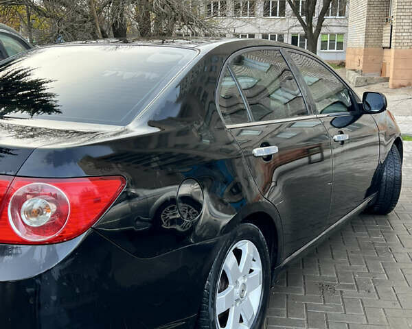 Черный Шевроле Эпика, объемом двигателя 1.99 л и пробегом 289 тыс. км за 3950 $, фото 5 на Automoto.ua