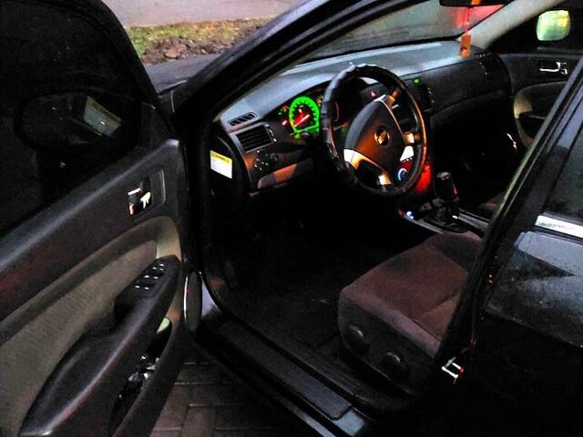 Чорний Шевроле Епіка, об'ємом двигуна 2 л та пробігом 307 тис. км за 4700 $, фото 8 на Automoto.ua