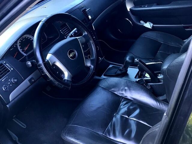 Черный Шевроле Эпика, объемом двигателя 2 л и пробегом 300 тыс. км за 5600 $, фото 2 на Automoto.ua