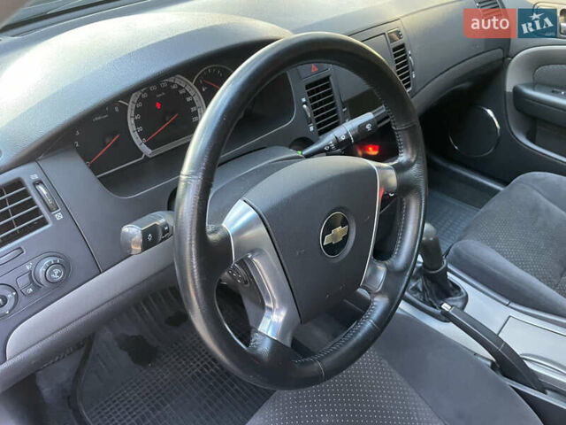 Черный Шевроле Эпика, объемом двигателя 2 л и пробегом 190 тыс. км за 4950 $, фото 82 на Automoto.ua