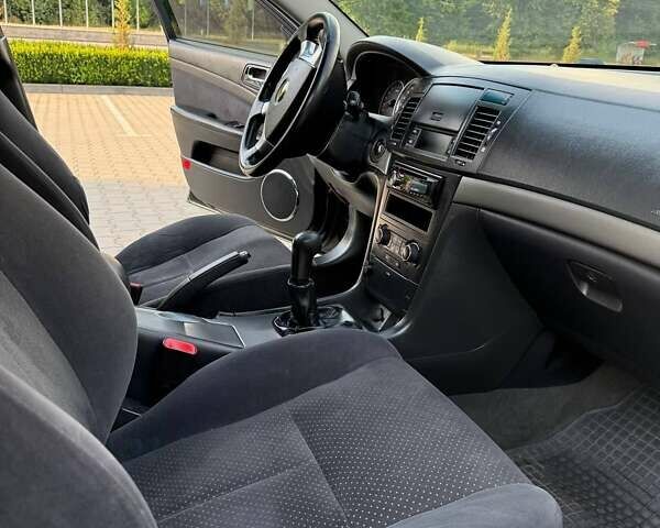 Черный Шевроле Эпика, объемом двигателя 1.99 л и пробегом 163 тыс. км за 5800 $, фото 11 на Automoto.ua