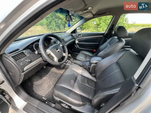 Сірий Шевроле Епіка, об'ємом двигуна 2 л та пробігом 252 тис. км за 5500 $, фото 12 на Automoto.ua