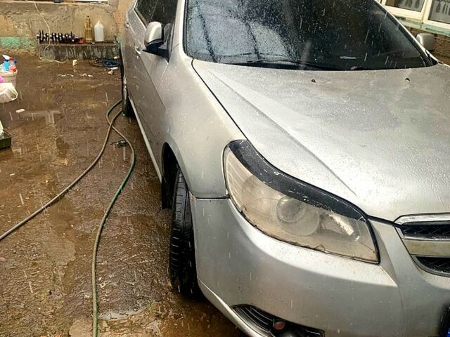 Серый Шевроле Эпика, объемом двигателя 2.5 л и пробегом 328 тыс. км за 2700 $, фото 1 на Automoto.ua