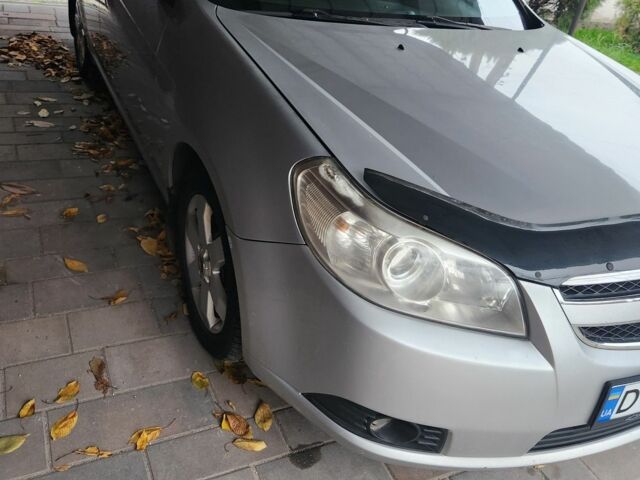 Серый Шевроле Эпика, объемом двигателя 2 л и пробегом 230 тыс. км за 4500 $, фото 5 на Automoto.ua