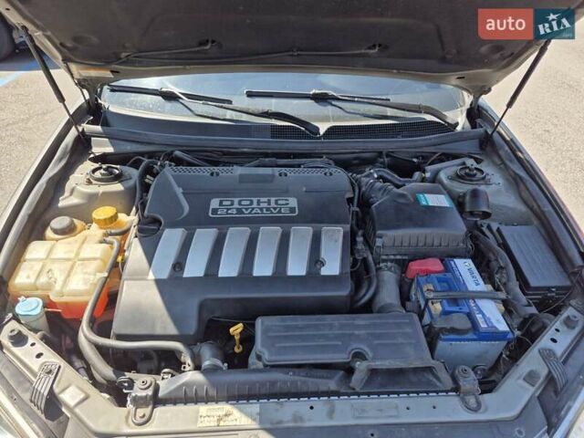 Сірий Шевроле Епіка, об'ємом двигуна 2 л та пробігом 215 тис. км за 3700 $, фото 7 на Automoto.ua