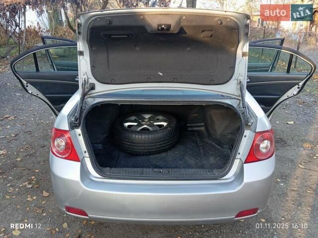 Серый Шевроле Эпика, объемом двигателя 2 л и пробегом 325 тыс. км за 3500 $, фото 6 на Automoto.ua