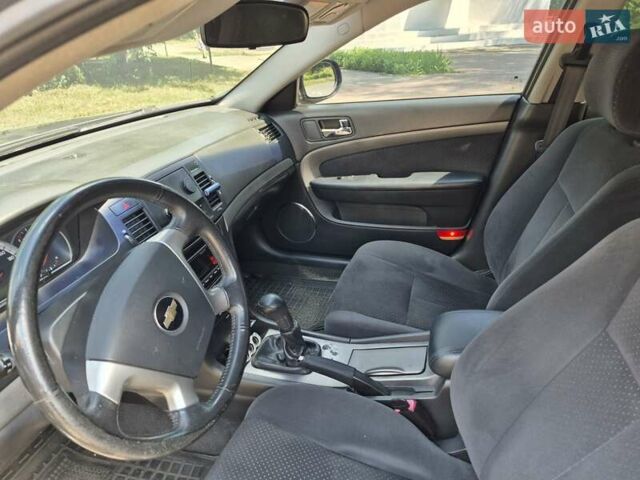 Сірий Шевроле Епіка, об'ємом двигуна 2 л та пробігом 215 тис. км за 3700 $, фото 5 на Automoto.ua