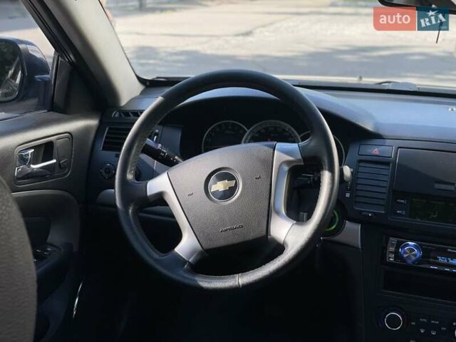 Сірий Шевроле Епіка, об'ємом двигуна 2.5 л та пробігом 174 тис. км за 5200 $, фото 13 на Automoto.ua