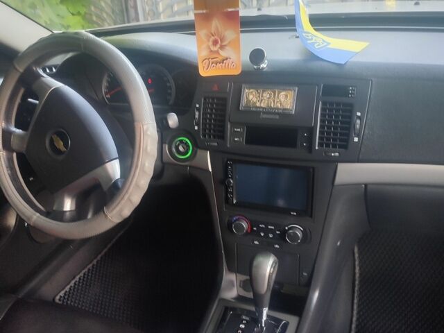 Серый Шевроле Эпика, объемом двигателя 2.5 л и пробегом 200 тыс. км за 4200 $, фото 4 на Automoto.ua