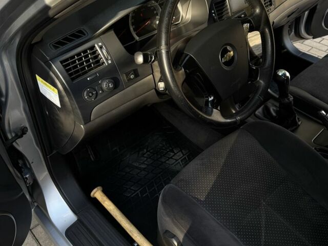 Серый Шевроле Эпика, объемом двигателя 2 л и пробегом 170 тыс. км за 6200 $, фото 6 на Automoto.ua