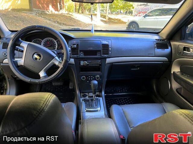 Сірий Шевроле Епіка, об'ємом двигуна 2.5 л та пробігом 145 тис. км за 3999 $, фото 7 на Automoto.ua