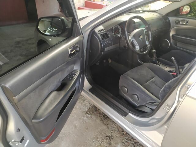 Серый Шевроле Эпика, объемом двигателя 2 л и пробегом 215 тыс. км за 4725 $, фото 10 на Automoto.ua