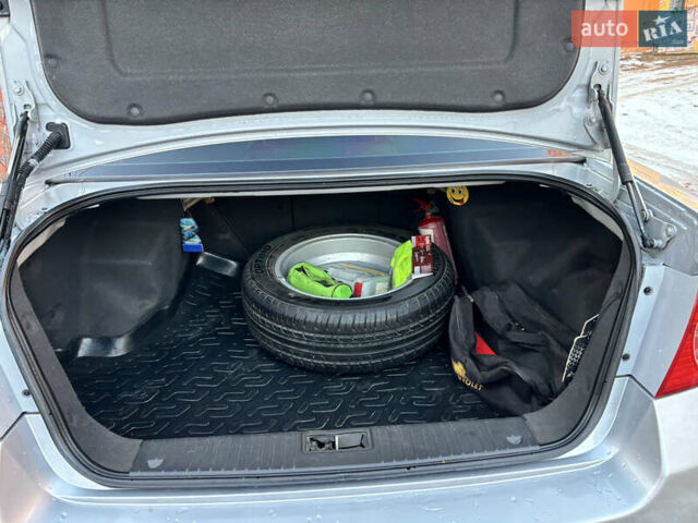 Сірий Шевроле Епіка, об'ємом двигуна 2.5 л та пробігом 233 тис. км за 6500 $, фото 27 на Automoto.ua