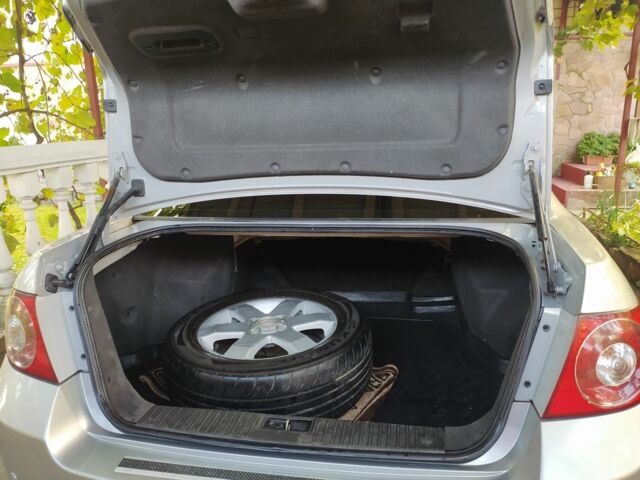 Серый Шевроле Эпика, объемом двигателя 2 л и пробегом 215 тыс. км за 4725 $, фото 21 на Automoto.ua