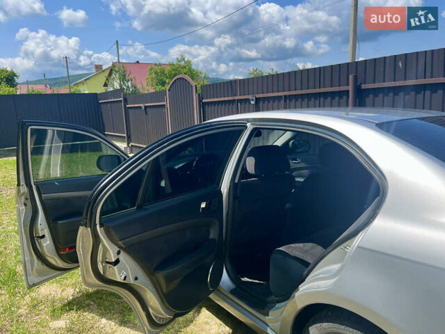 Сірий Шевроле Епіка, об'ємом двигуна 2 л та пробігом 260 тис. км за 4800 $, фото 9 на Automoto.ua