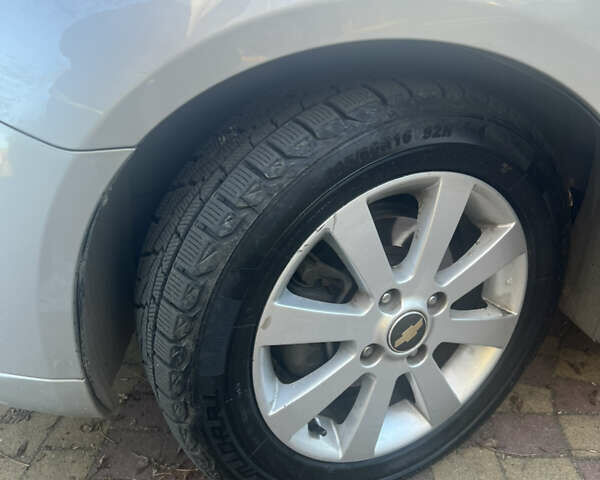 Сірий Шевроле Епіка, об'ємом двигуна 2 л та пробігом 97 тис. км за 5300 $, фото 49 на Automoto.ua