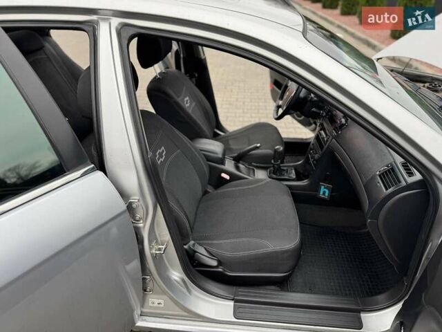 Серый Шевроле Эпика, объемом двигателя 1.99 л и пробегом 253 тыс. км за 4999 $, фото 33 на Automoto.ua