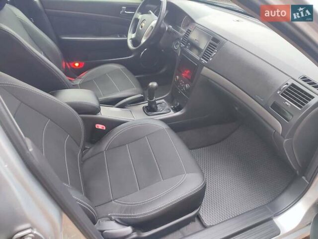 Сірий Шевроле Епіка, об'ємом двигуна 1.99 л та пробігом 180 тис. км за 4500 $, фото 15 на Automoto.ua
