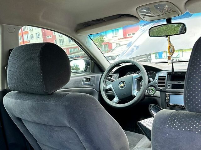 Синій Шевроле Епіка, об'ємом двигуна 2 л та пробігом 236 тис. км за 5300 $, фото 4 на Automoto.ua