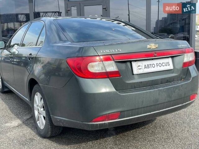 Зелений Шевроле Епіка, об'ємом двигуна 2 л та пробігом 312 тис. км за 5290 $, фото 5 на Automoto.ua