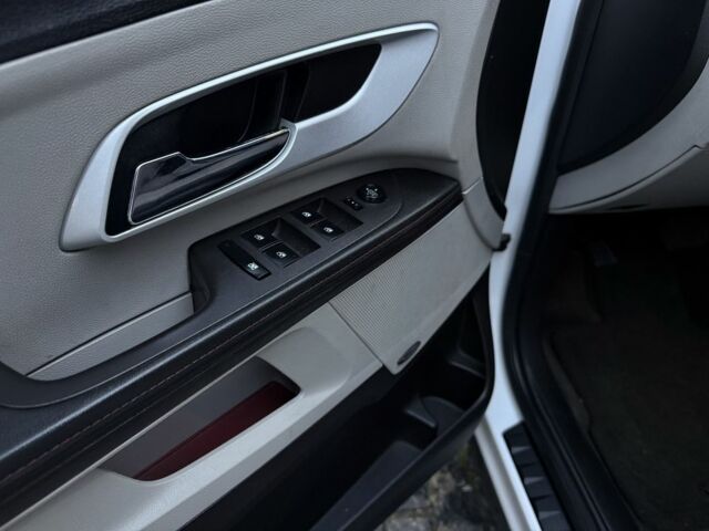 Белый Шевроле Эквинокс, объемом двигателя 3 л и пробегом 270 тыс. км за 7500 $, фото 18 на Automoto.ua