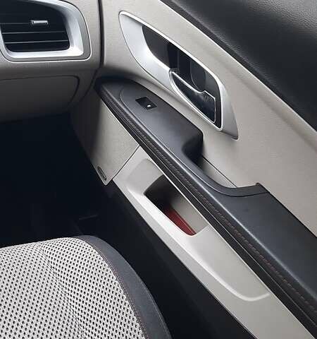 Білий Шевроле Еквінокс, об'ємом двигуна 2.99 л та пробігом 300 тис. км за 7800 $, фото 4 на Automoto.ua