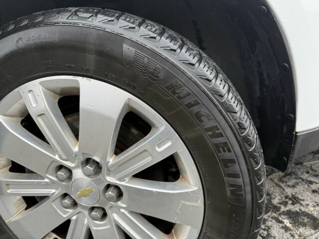 Белый Шевроле Эквинокс, объемом двигателя 3 л и пробегом 270 тыс. км за 7500 $, фото 7 на Automoto.ua