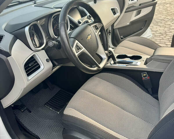 Белый Шевроле Эквинокс, объемом двигателя 2.38 л и пробегом 212 тыс. км за 9700 $, фото 12 на Automoto.ua