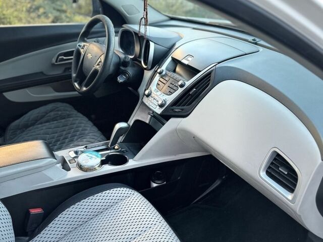 Белый Шевроле Эквинокс, объемом двигателя 2.4 л и пробегом 273 тыс. км за 8999 $, фото 5 на Automoto.ua