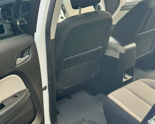 Белый Шевроле Эквинокс, объемом двигателя 2.38 л и пробегом 212 тыс. км за 9700 $, фото 13 на Automoto.ua