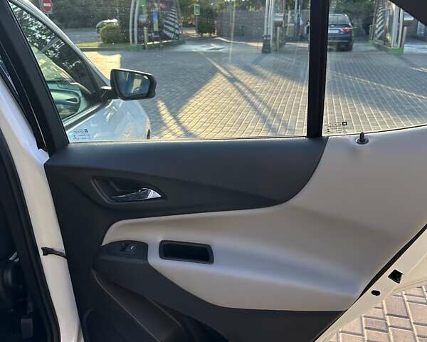 Белый Шевроле Эквинокс, объемом двигателя 1.49 л и пробегом 130 тыс. км за 13600 $, фото 18 на Automoto.ua